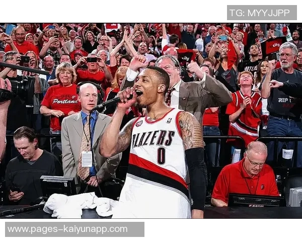 利拉德兼任球员与主帅开拓者新模式引发球迷热议现代篮球的未来方向 利拉德兼任球员与主帅开拓者新模式引发球迷热议现代篮球的未来方向